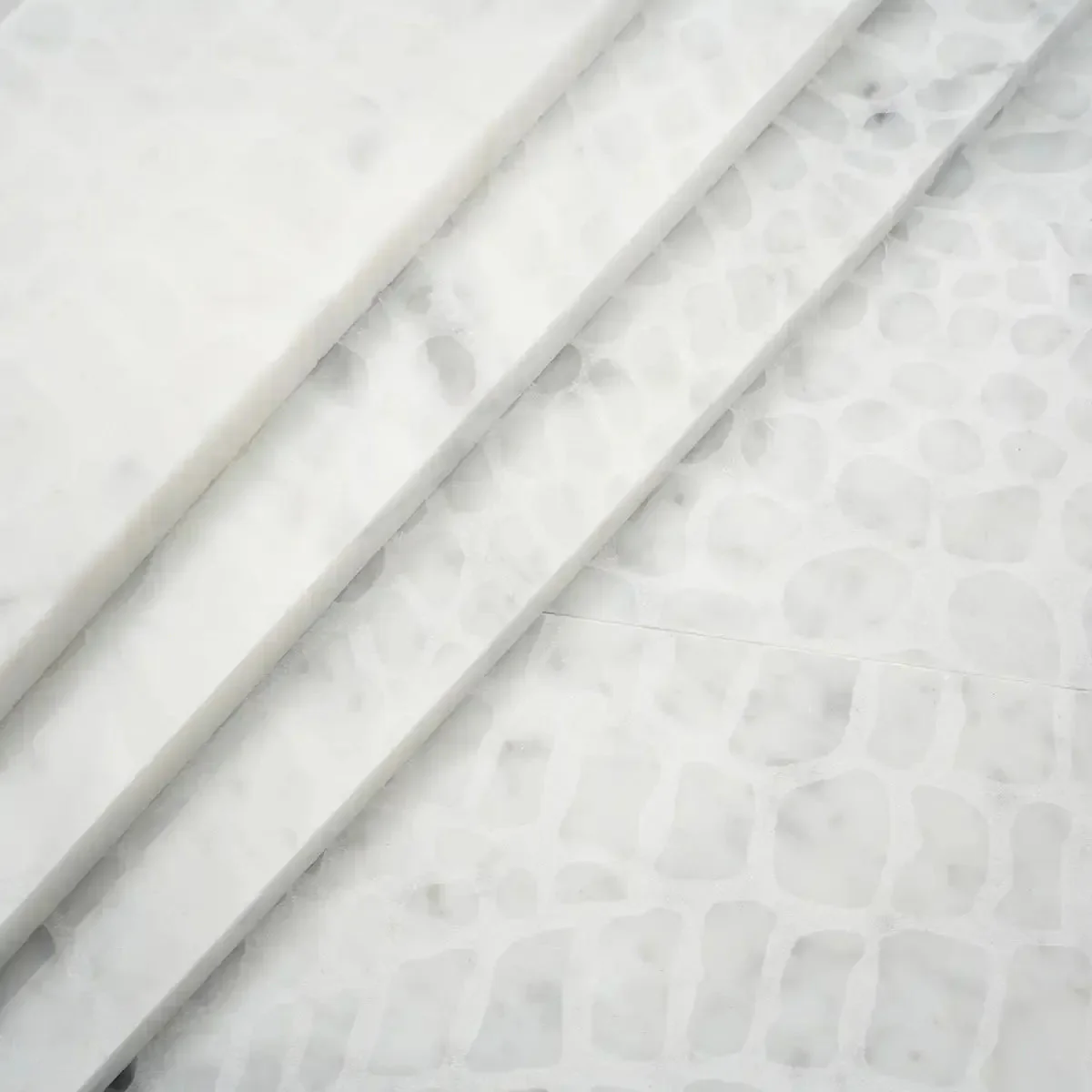 Carrara Gator Etched Subway Marble Tile - Image 12
